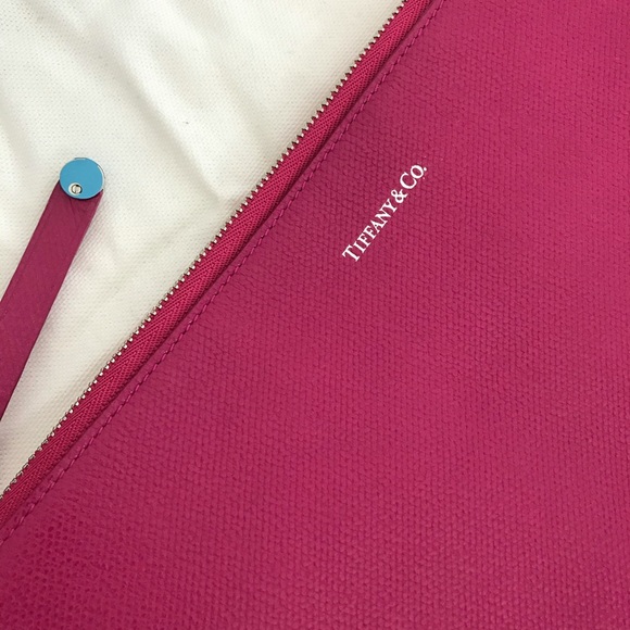 Tiffany & Co. Textured Leather Zip Pouch (🎁 Idea) - Picture 8 of 10